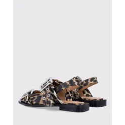 Feminine Ballerina met Gesp