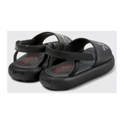 Geborduurde leren sandalen