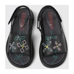 Geborduurde leren sandalen