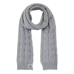 Grijze decoratieve gebreide sjaal