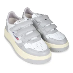 Grijze Leren Sneakers met Geperforeerde Neus