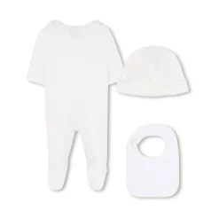 Set van muts, slabbetje en voetjesonesie met kanten rand