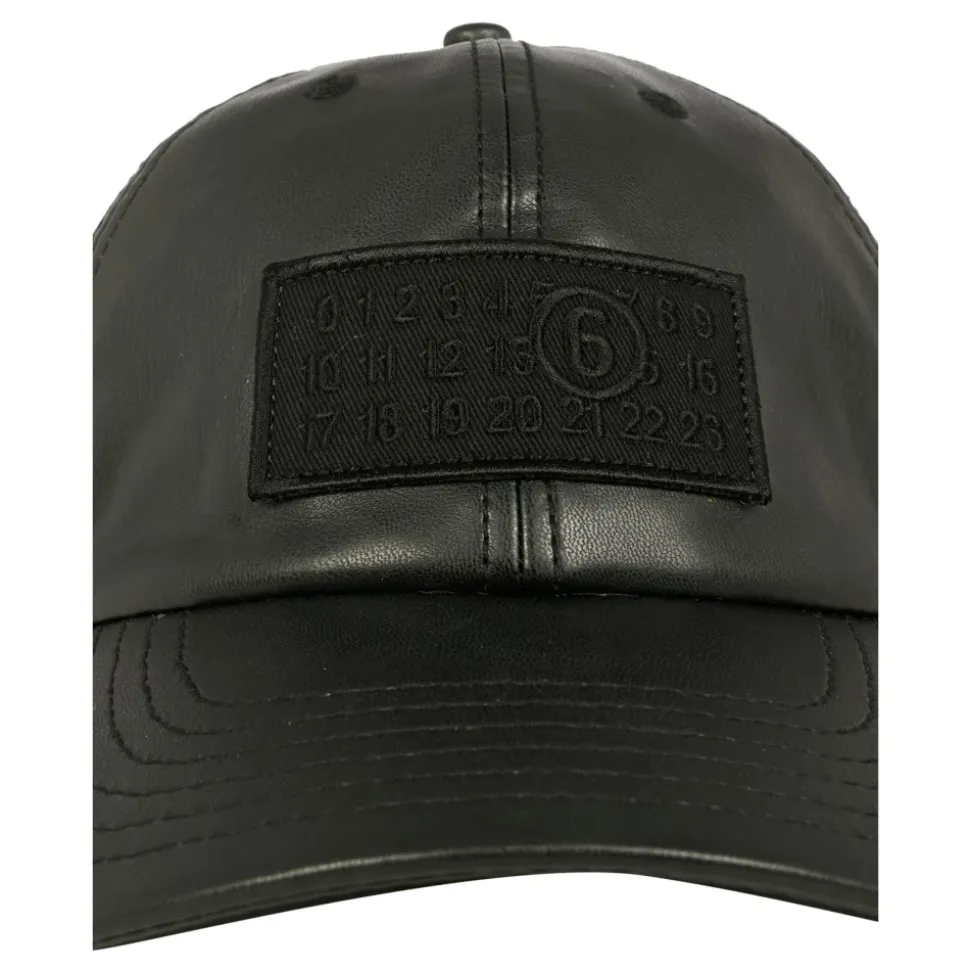 Zwarte Faux Leren Geborduurde Logo Hoed