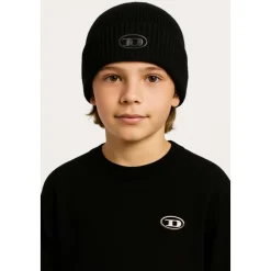 Zwarte wollen en acryl geborduurde muts